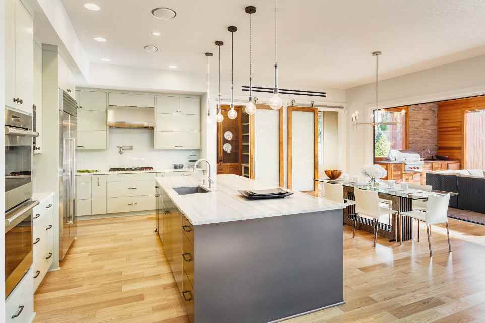 Kitchen with slot diffuser and round plaster vents